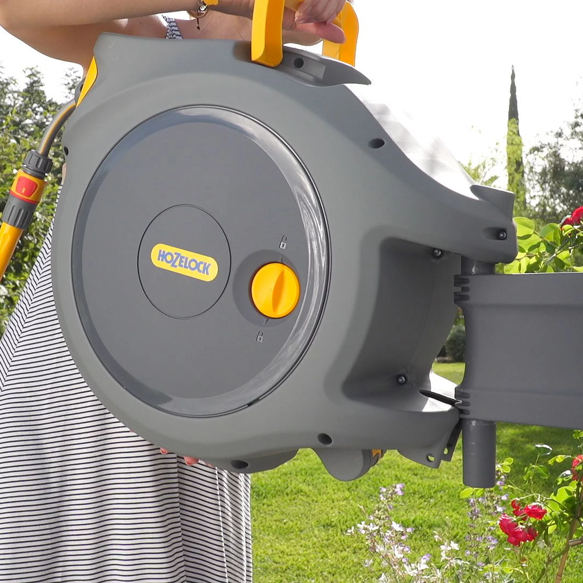 Hozelock Auto-reel Wall-mounted Hose Reel & Hose (L)30m - Image 6