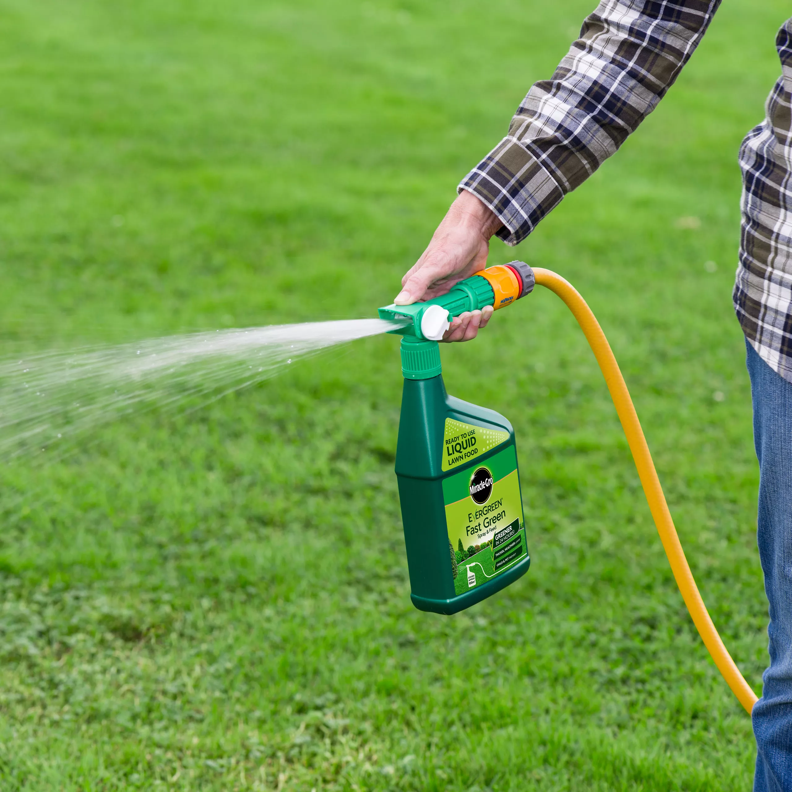 Miracle-Gro Fast Green Liquid Spray & Feed 1L - Image 3