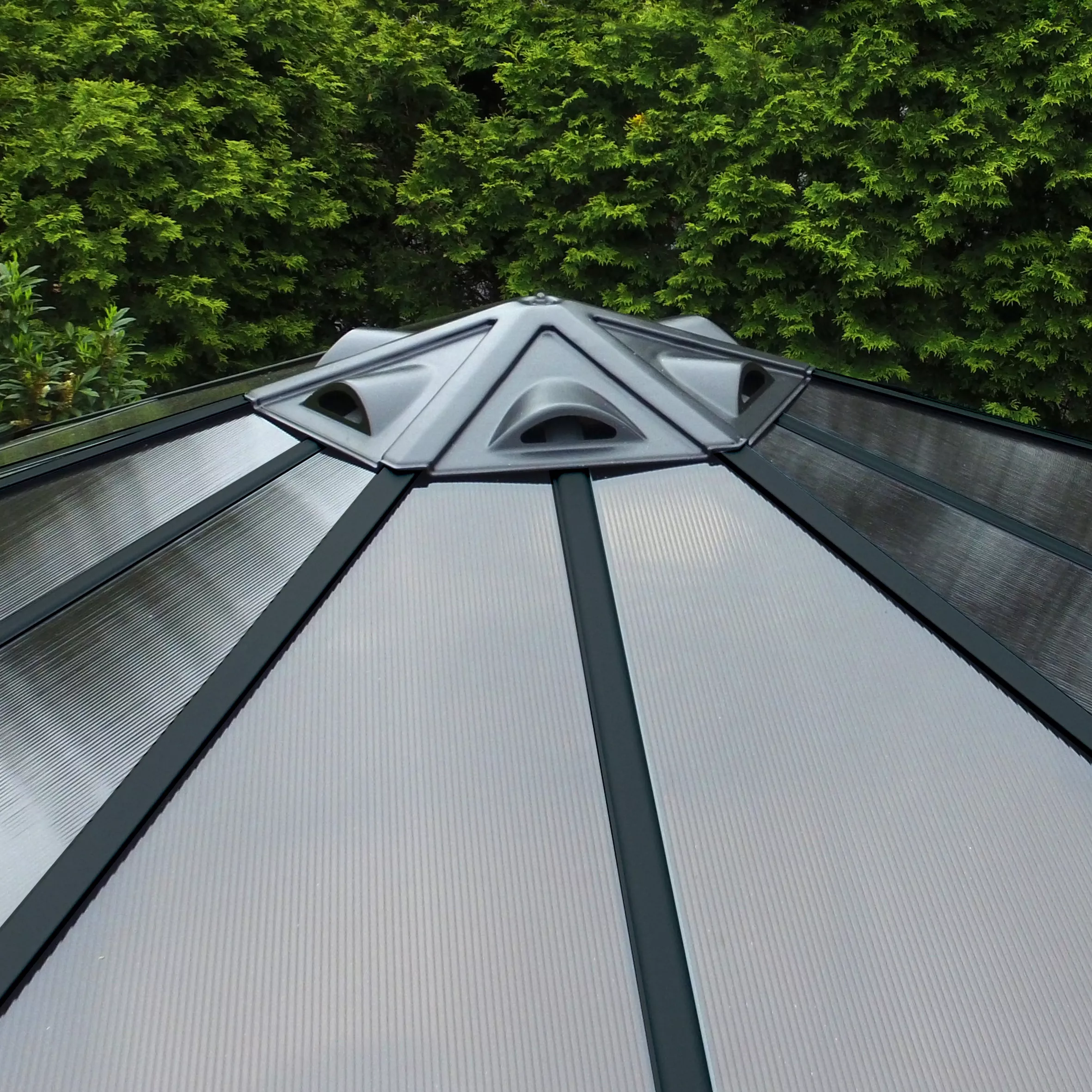 Palram - Canopia Monaco Grey Hexagonal Gazebo, (W)4.5m (D)3.9m - Assembly Required - Image 4