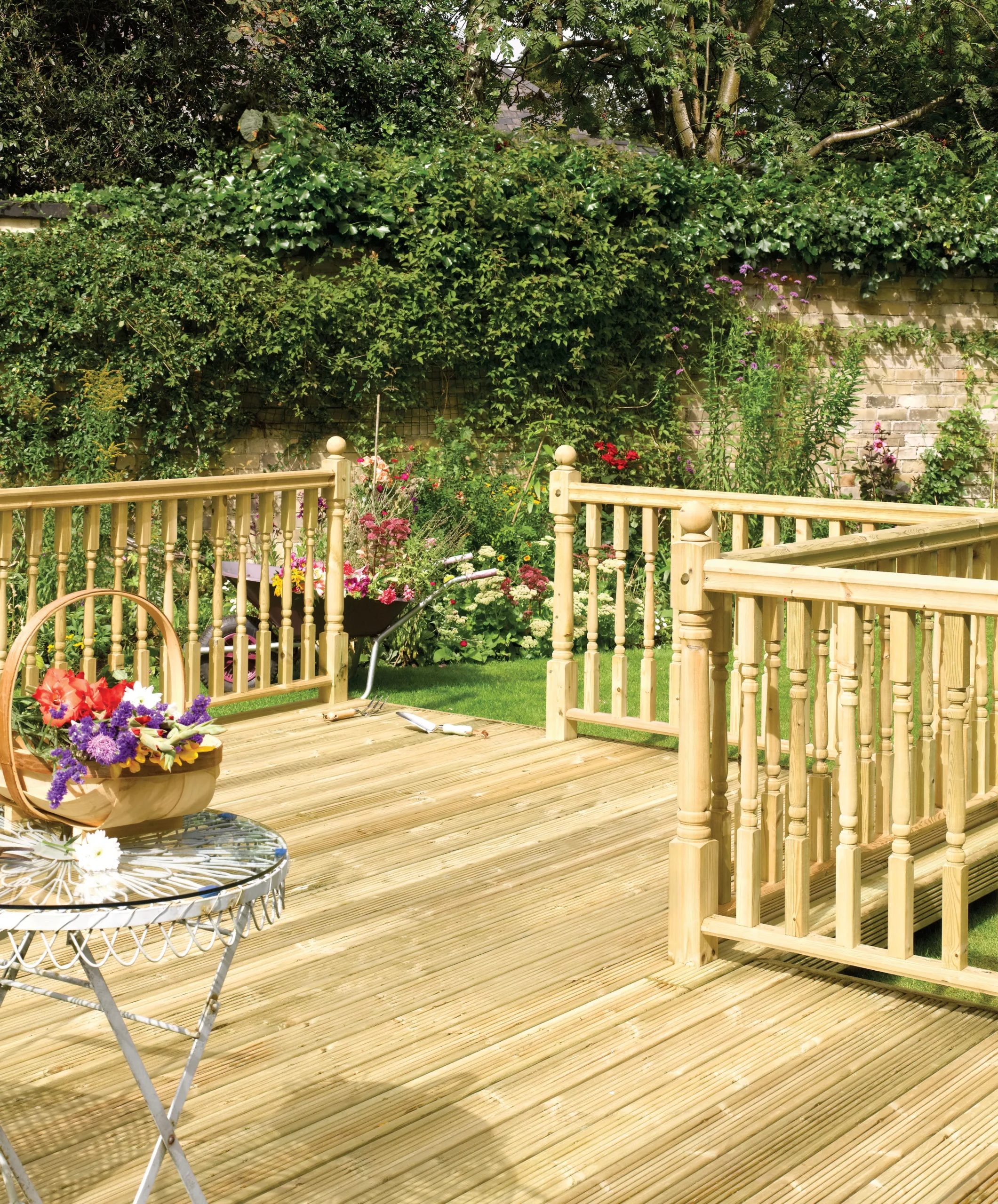 Richard Burbidge Redwood Colonial Deck Post (H)1.2m (W)82mm (T)82mm - Image 2